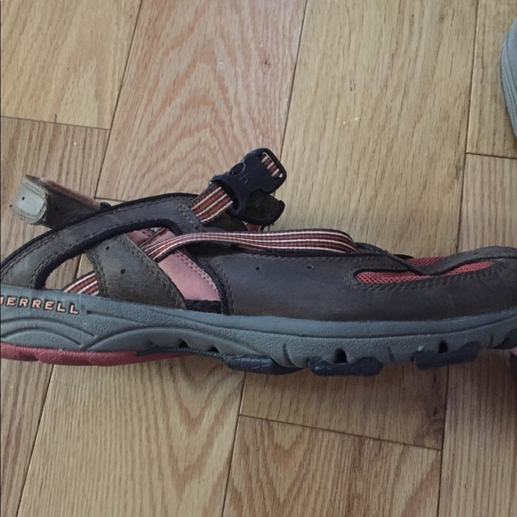 EUC Merrell Leather and Mesh Closed Toe Sandals - Picture 2 of 7